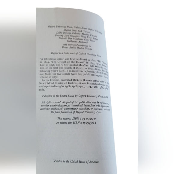 Smithsonian Edition Oxford Illustrated Dickens Christmas Books - Picture 3 of 13